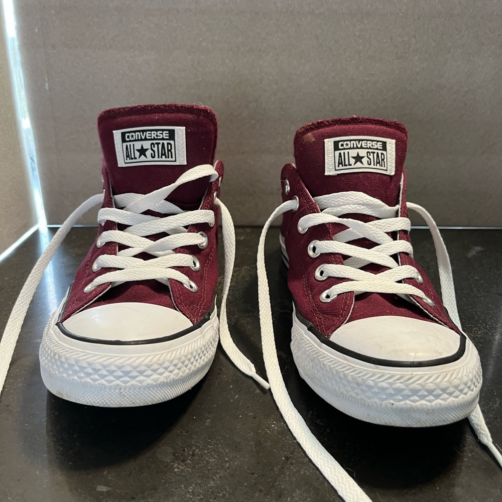 Women converse low shoes